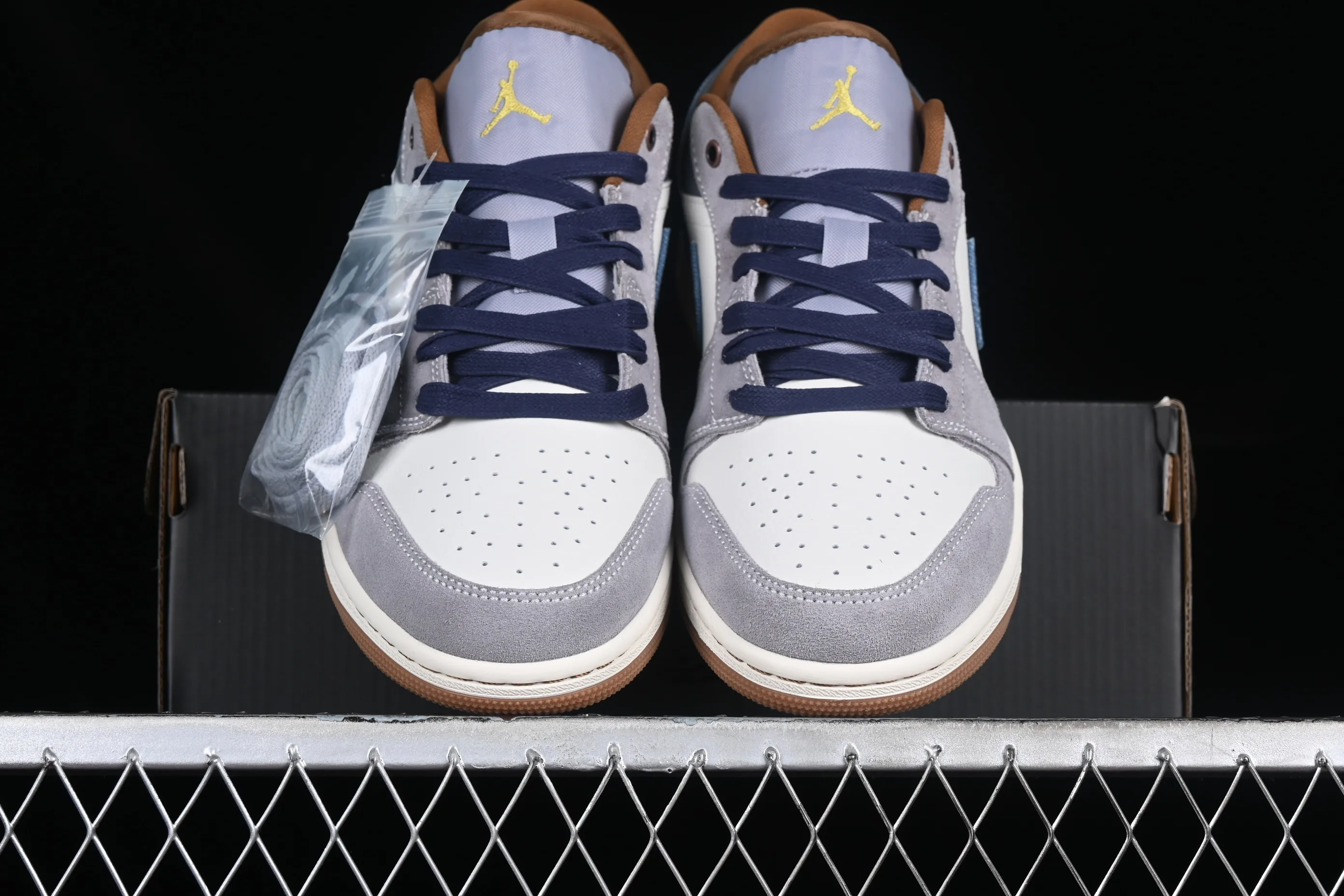 All categories Air Jordan Jordan series basketball shoes Air Jordan 1 Low Air Jordan 1 Low AJ1 Joe 1 Valentine's Day limited denim denim low-bang cultural casual sneakers FZ5042-041